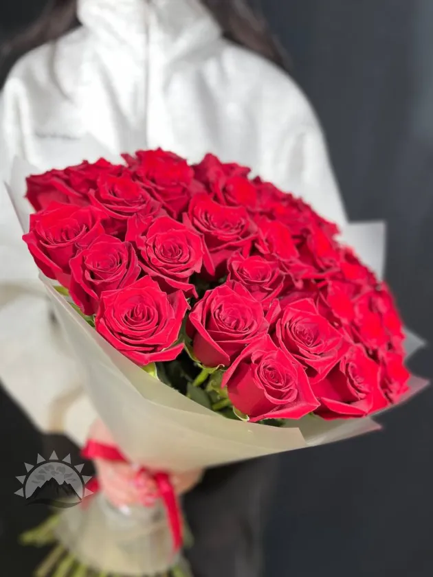 Моно букет из 25 роз