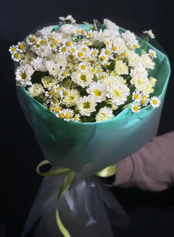 Стильный букет ромашек от интернет-магазина цветов в 