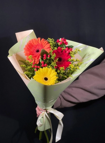 Охапка счастья от интернет-магазина цветов в 
