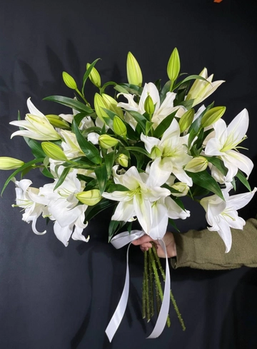 монобукет из 7 лилий от интернет-магазина цветов в 
