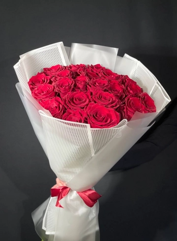 монобукет из 21 красной розой от интернет-магазина цветов в 