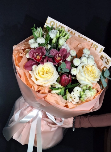 Сборный букет Пробуждение нежности от интернет-магазина цветов в 