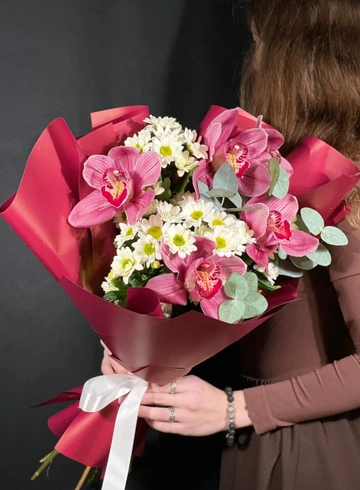 сборный букет с орхидеей от интернет-магазина цветов в 