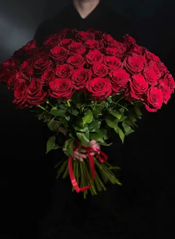 Моно букет Роза Эксплорер 80см 51шт от интернет-магазина цветов в 
